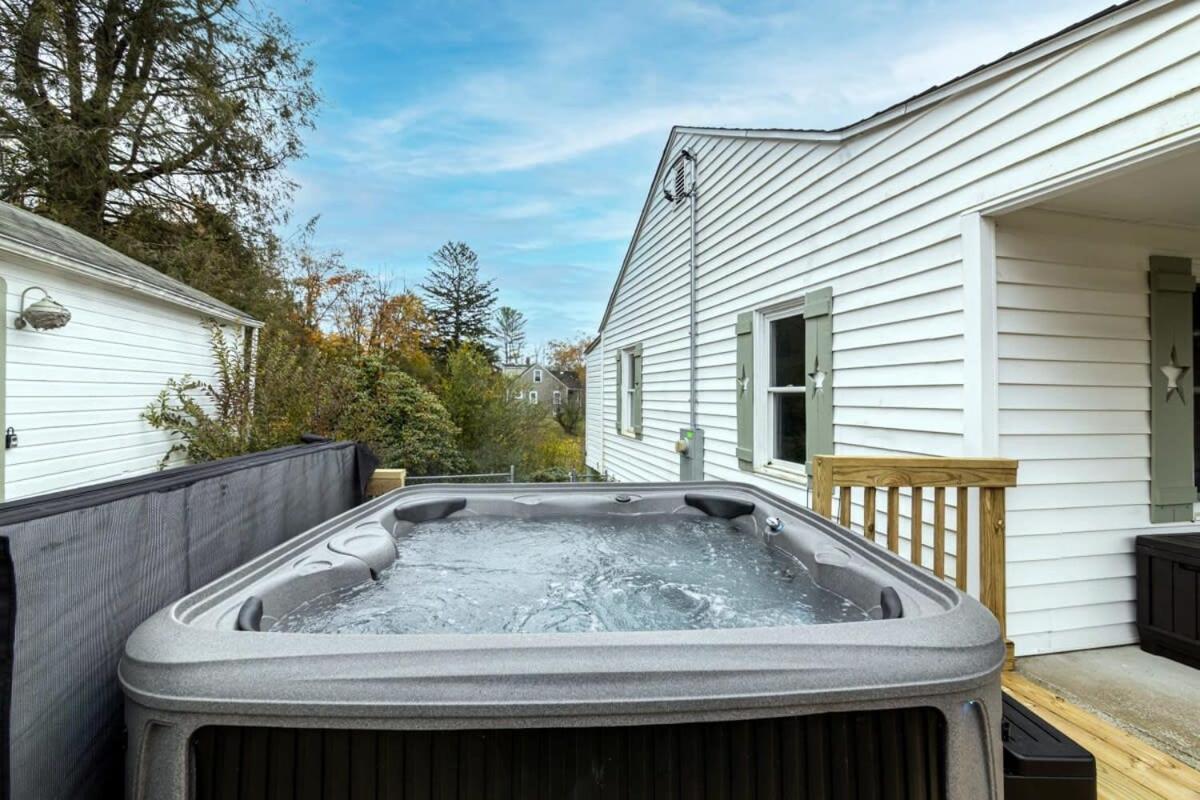 New River Gorge Cottage W Hot Tub, Fire Pit, Grill Oak Hill Zewnętrze zdjęcie